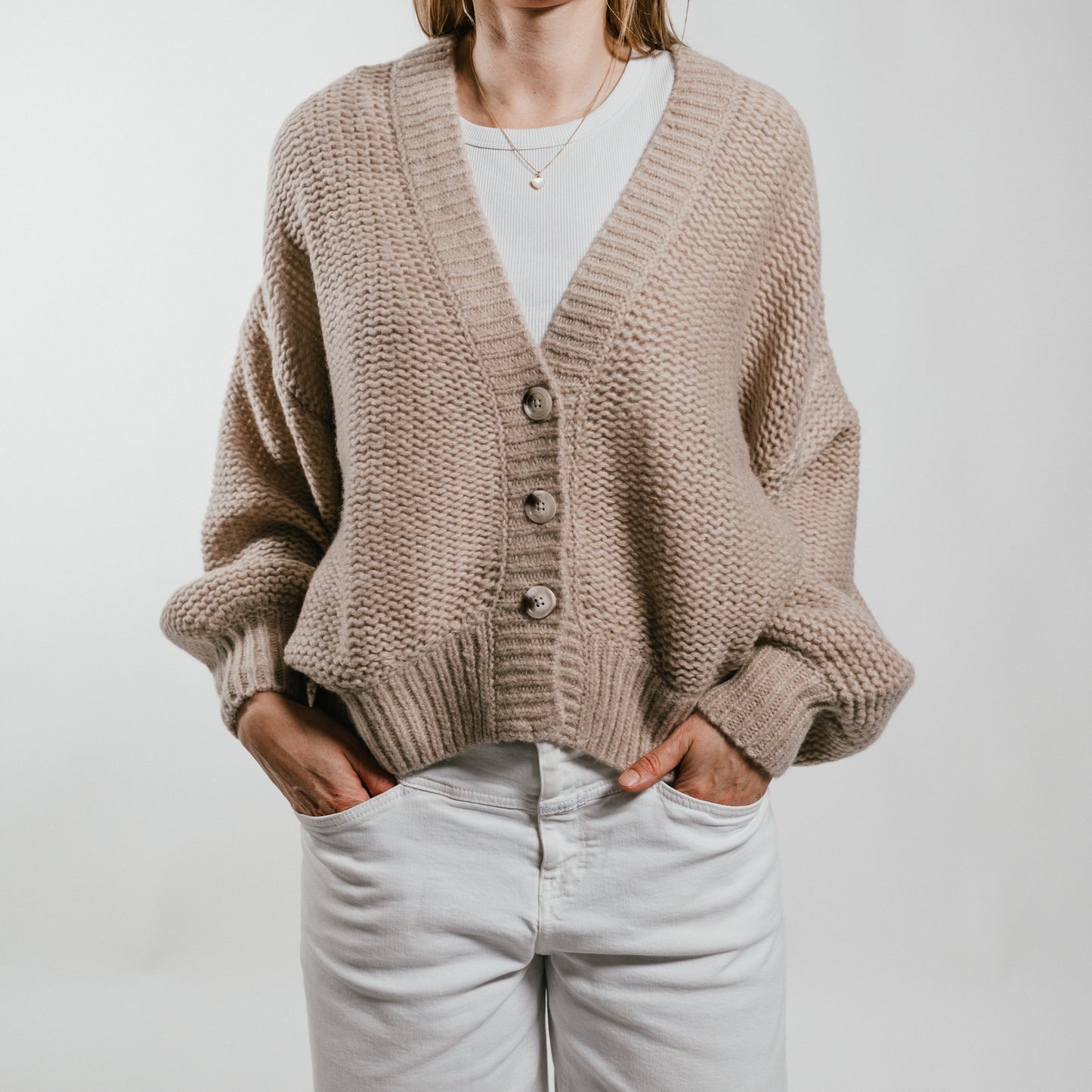 THE HEARTH Cardigan mit tiefem V-Ausschnitt aus Kaschmir & Seide
