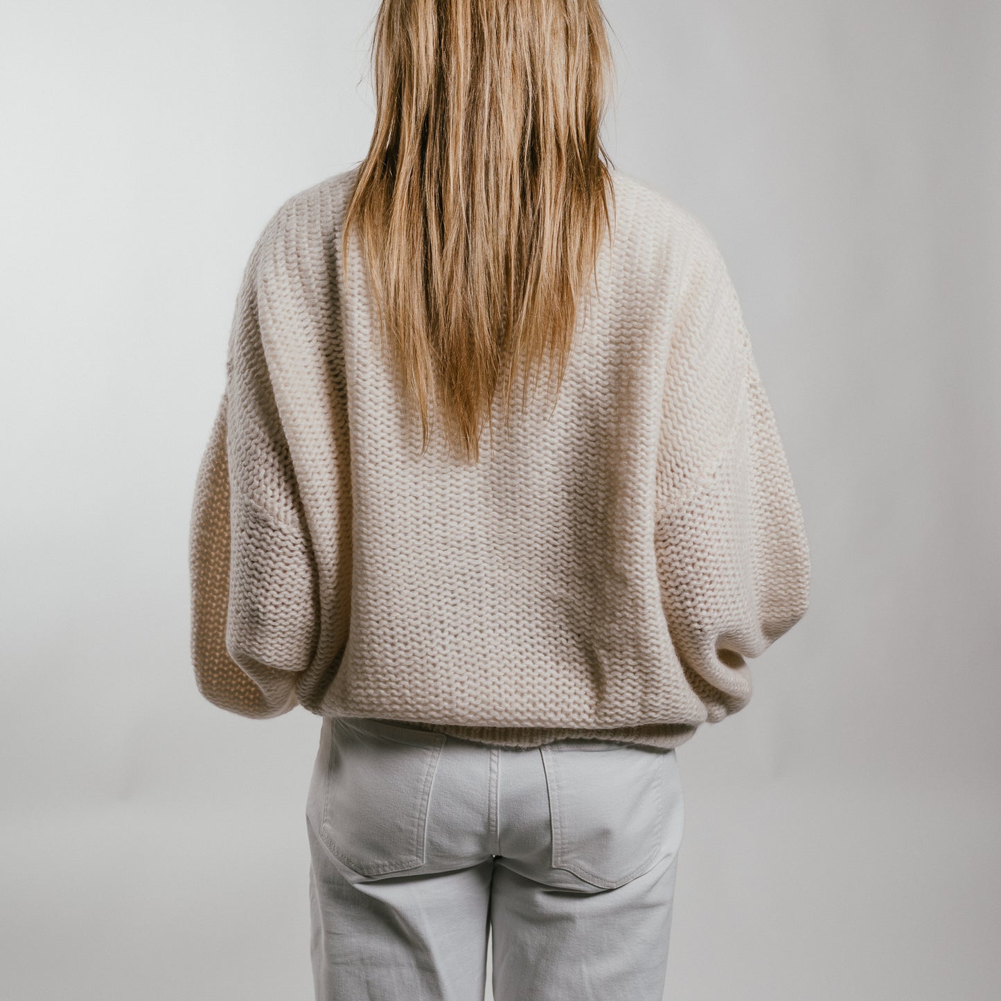 THE HEARTH Cardigan mit tiefem V-Ausschnitt aus Kaschmir & Seide