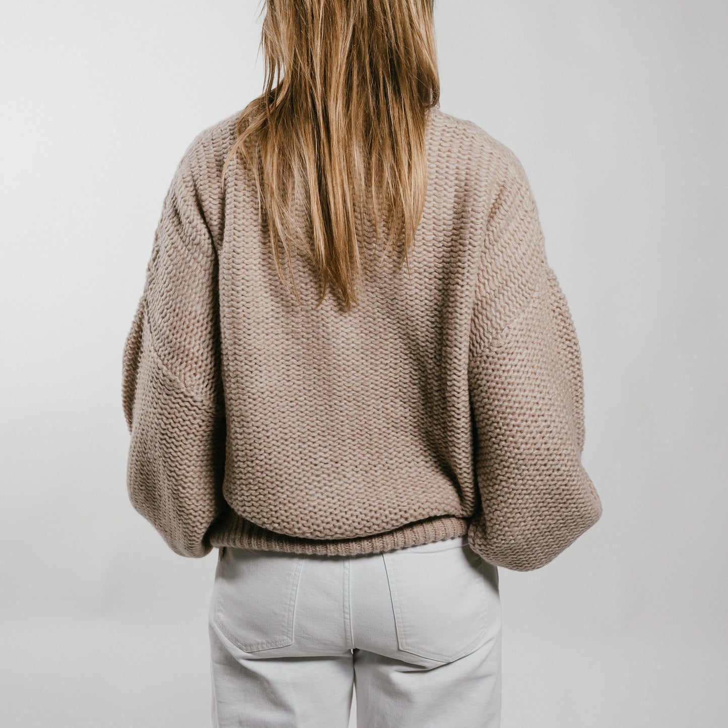 THE HEARTH Cardigan mit tiefem V-Ausschnitt aus Kaschmir & Seide