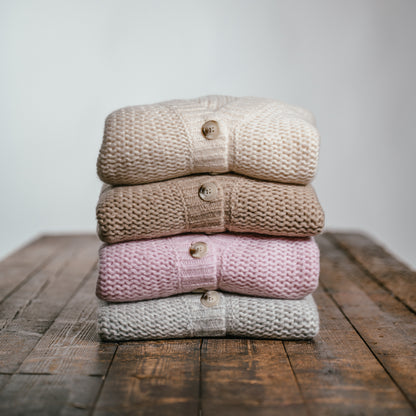 THE HEARTH Cardigan mit tiefem V-Ausschnitt aus Kaschmir & Seide