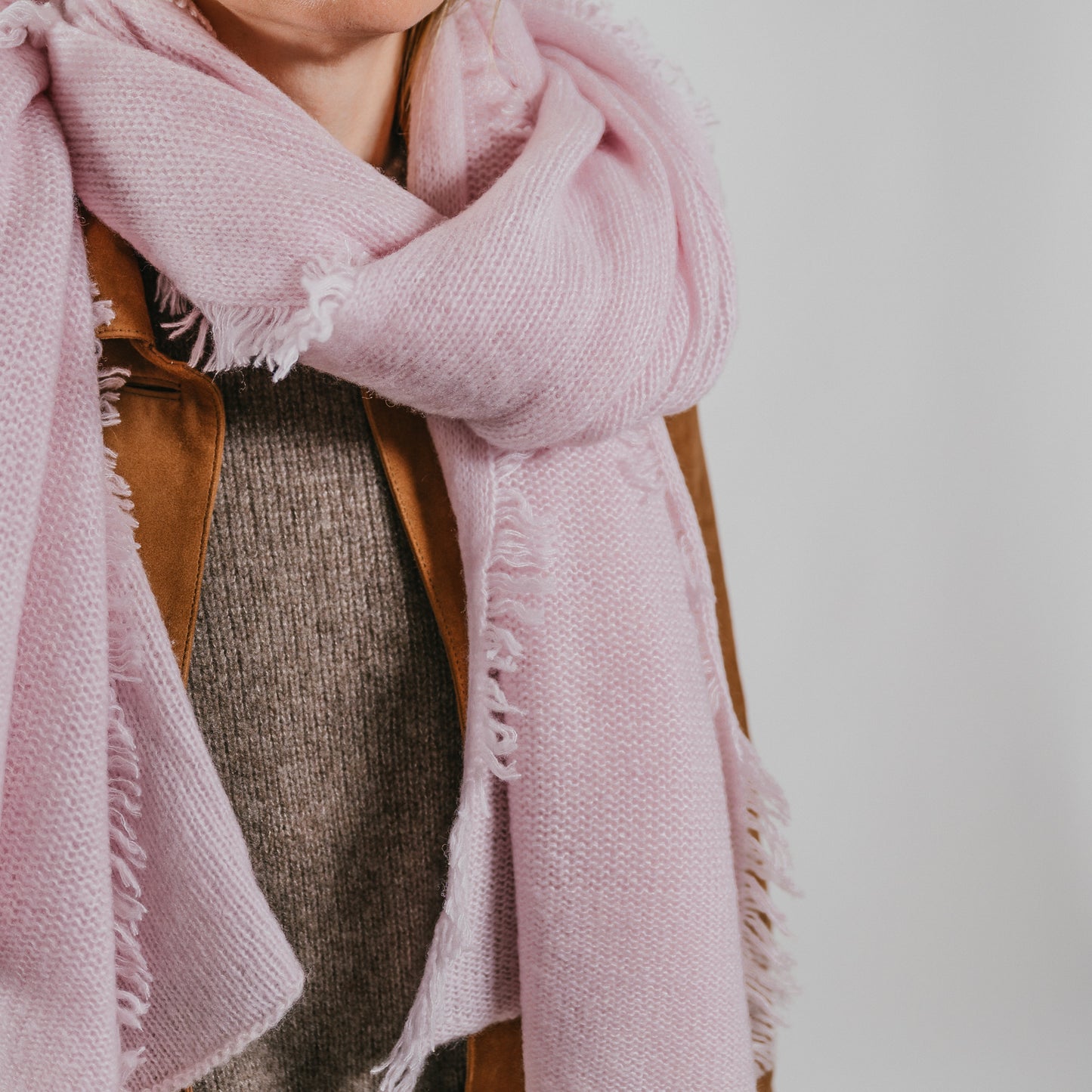 THE STILLNESS SCARF aus Kaschmir & Seide