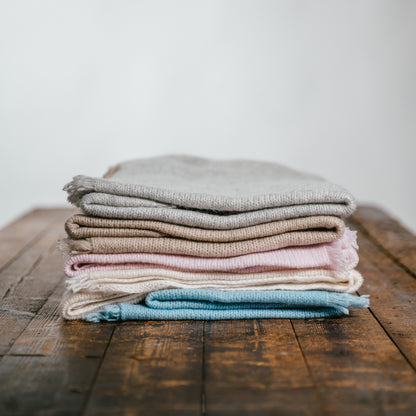 THE STILLNESS SCARF aus Kaschmir & Seide