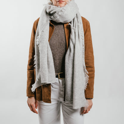 THE STILLNESS SCARF aus Kaschmir & Seide