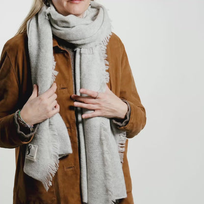 THE STILLNESS SCARF aus Kaschmir & Seide